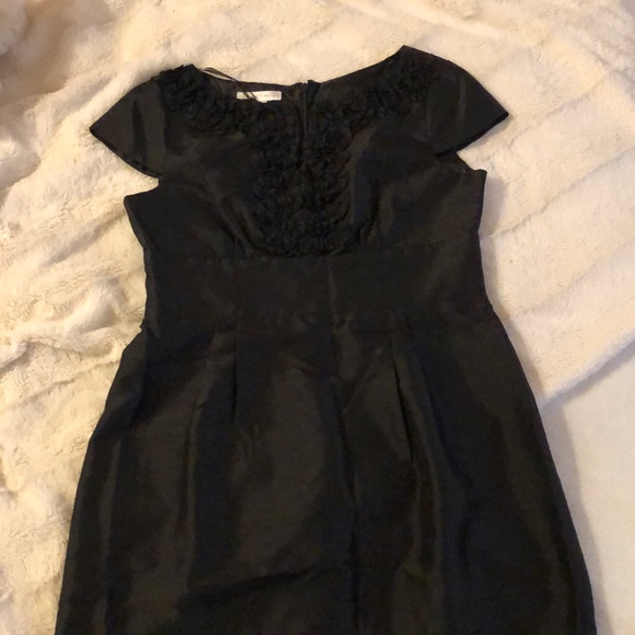 Elegant knee length black dress - Picture 1 of 3